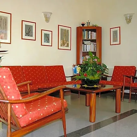 Joli Hotel